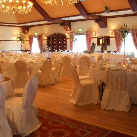 Racket Hall Szálloda