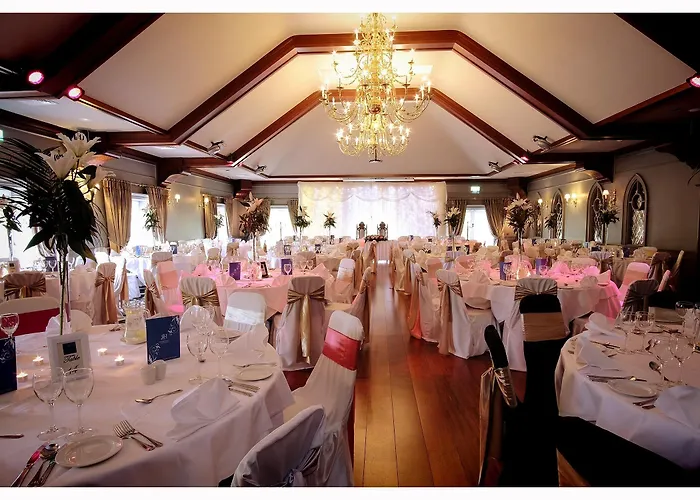 Racket Hall فندق