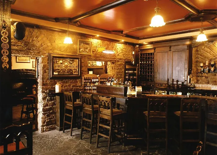 Racket Hall 로스크리