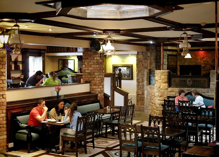 Hotel Racket Hall 3*